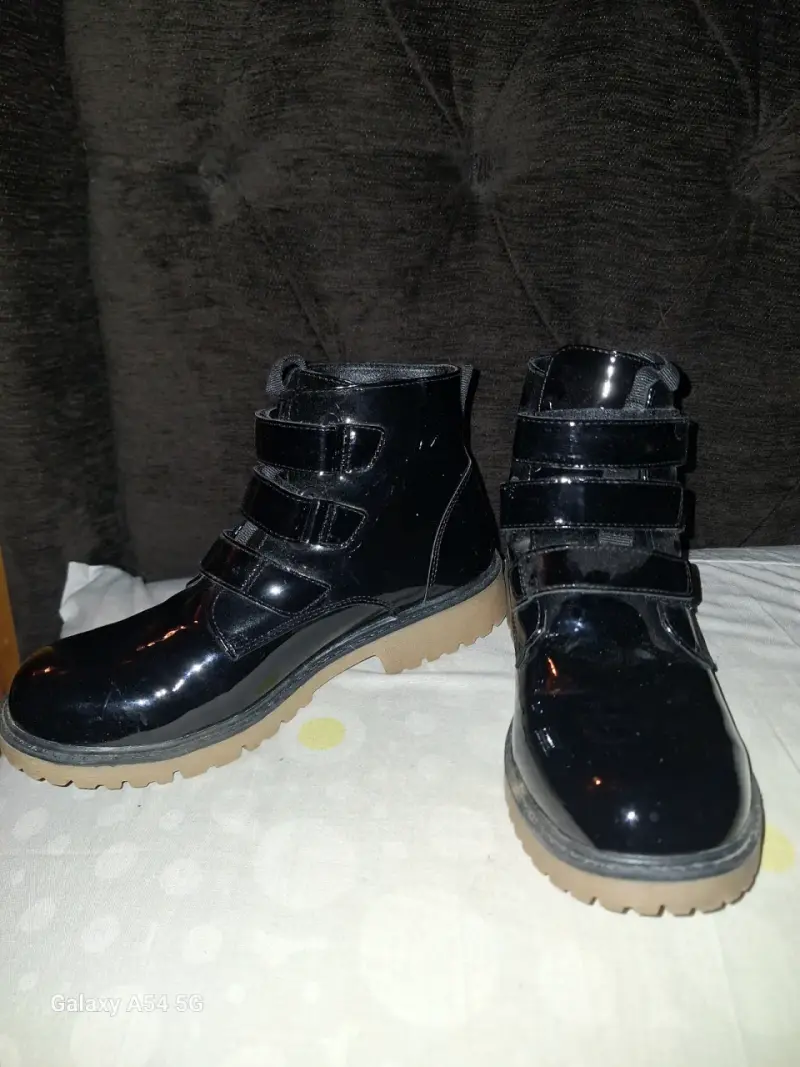 Botines negros de charol - 1