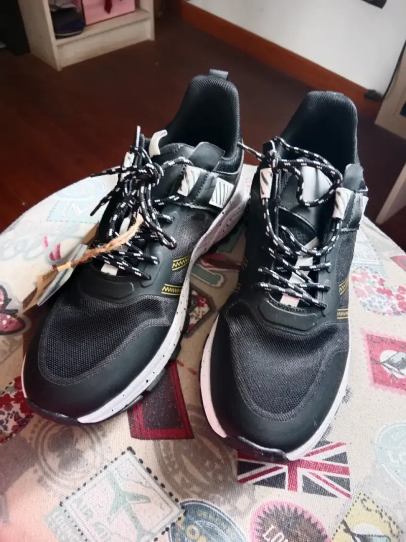 Zapatillas deportivas negras nuevas - 2