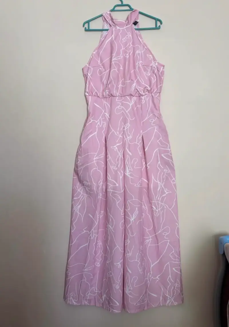 Jumpsuit rosado con diseño lineal - 3