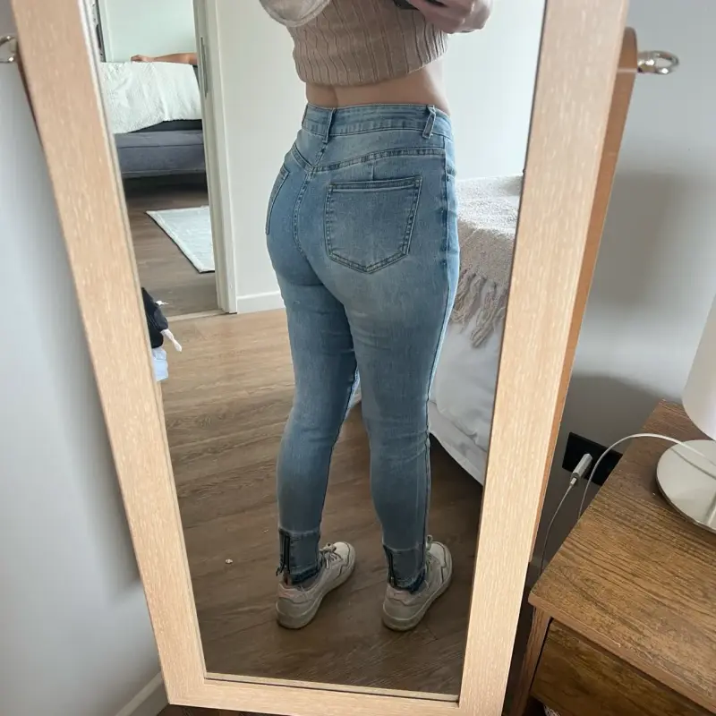 Jeans ajustados tiro alto - 1