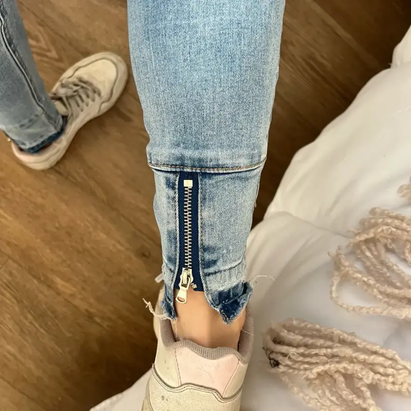 Jeans ajustados tiro alto - 2