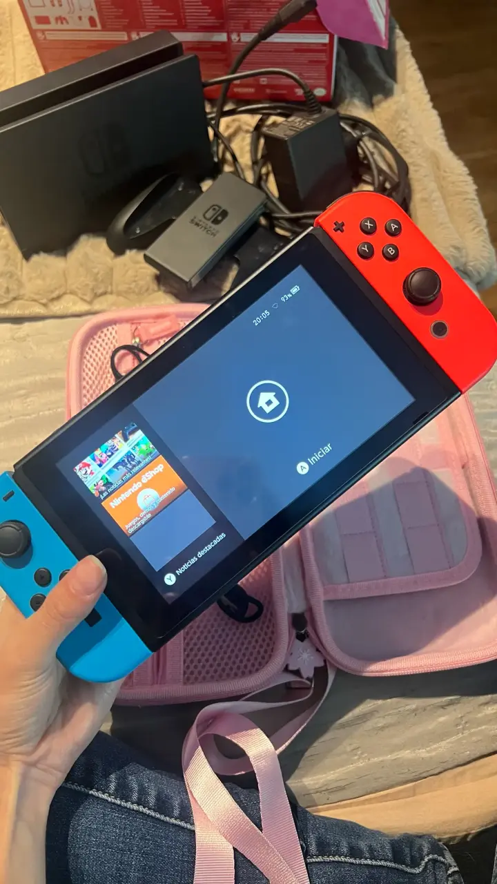 Nintendo Switch con accesorios - 2
