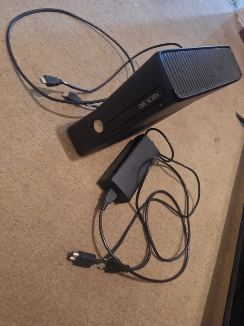 Consola Xbox 360 con cables
