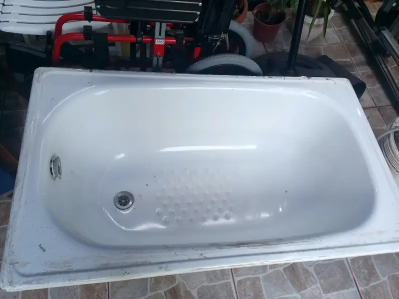 Tina de baño blanca