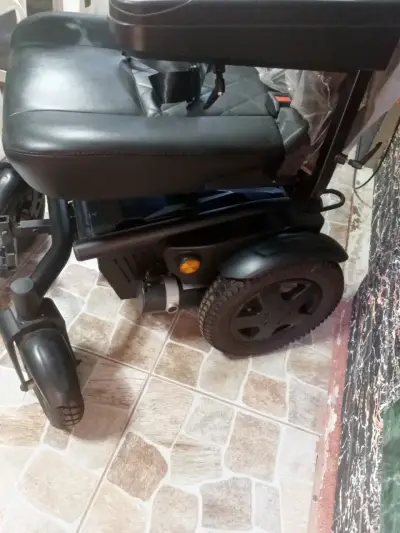 Silla de ruedas eléctrica - miniatura 2