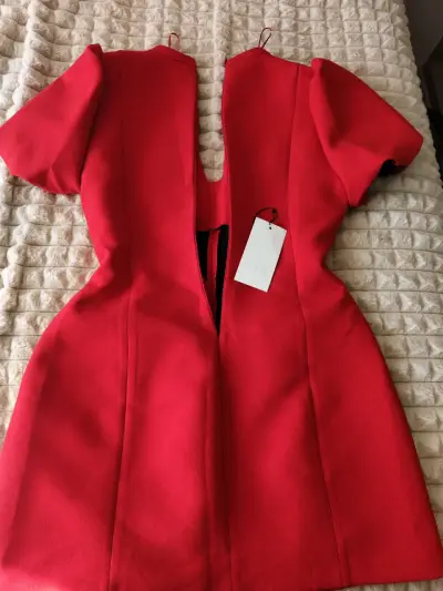 Vestido rojo nuevo con etiqueta - miniatura 2