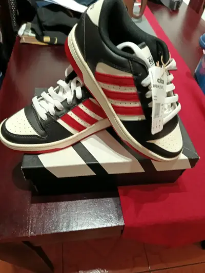 Zapatillas Adidas  blancas , negras y ro - miniatura 1