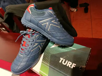 Zapatillas de fútbol KELME azules - miniatura 1