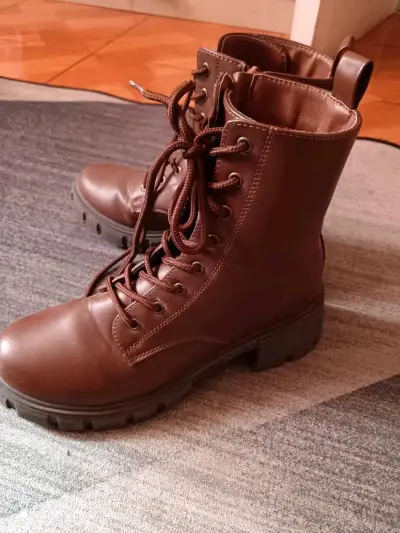 Botas de cuero marrón - miniatura 1