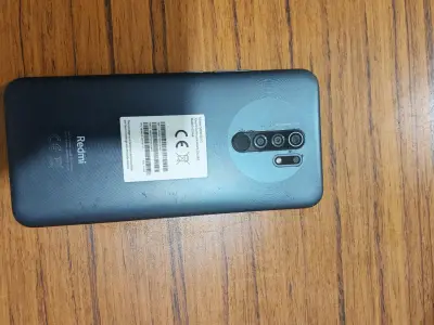 Smartphone Redmi con cámara cuádruple - miniatura 1