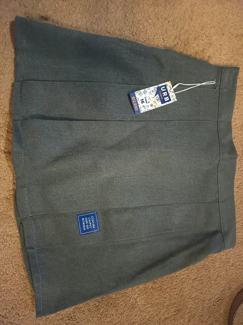 Falda gris escolar nueva