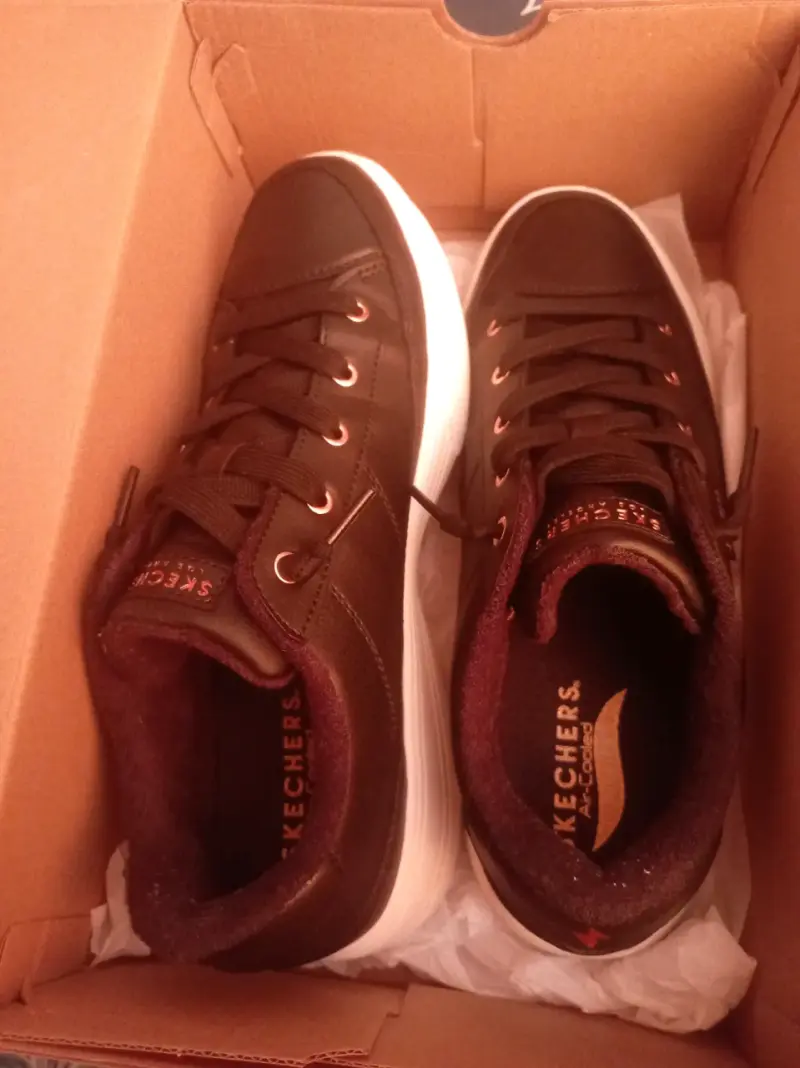 Zapatillas Skechers negras nuevas