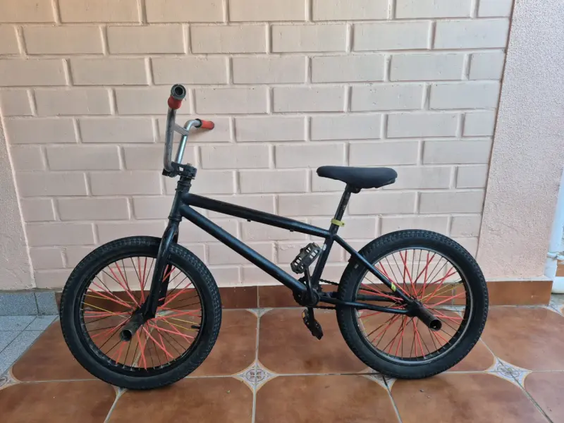 Bicicleta BMX negra usada - 1