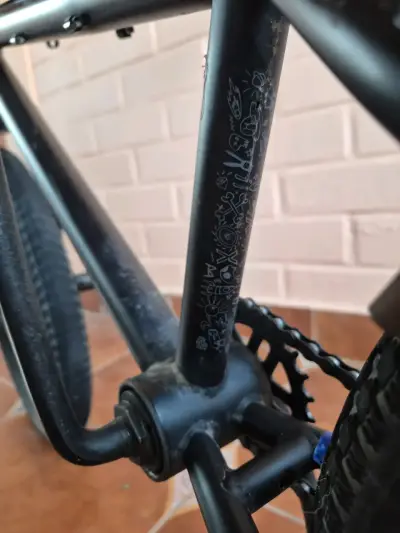 Bicicleta BMX negra usada - miniatura 5