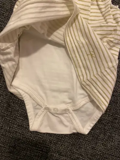 Vestido con detalles dorados Opaline - miniatura 2