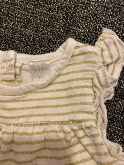 Vestido con detalles dorados Opaline - miniatura 3