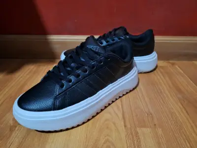 Zapatillas negras casuales - miniatura 1