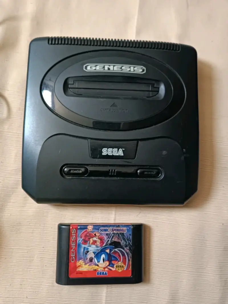 Consola Sega Genesis con juego Sonic spinball - 1