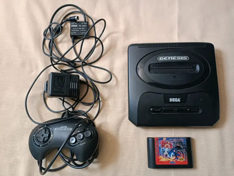 Consola Sega Genesis con juego Sonic spinball - 2