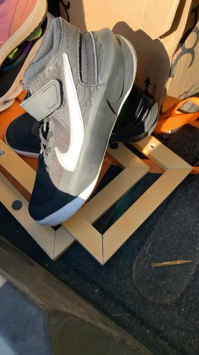 Botas de trabajo negras con suela naranja - miniatura 4
