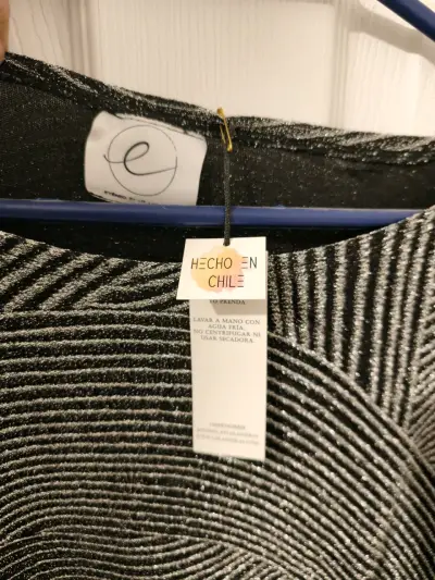 Vestido negro con patrón moderno - miniatura 2