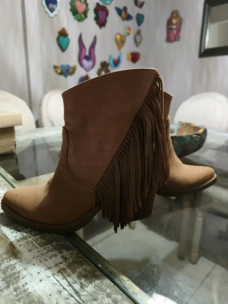 Botines marrones con flecos - 1