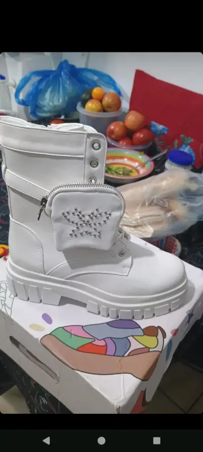 Botines blancos de moda con bolsillo - miniatura 1