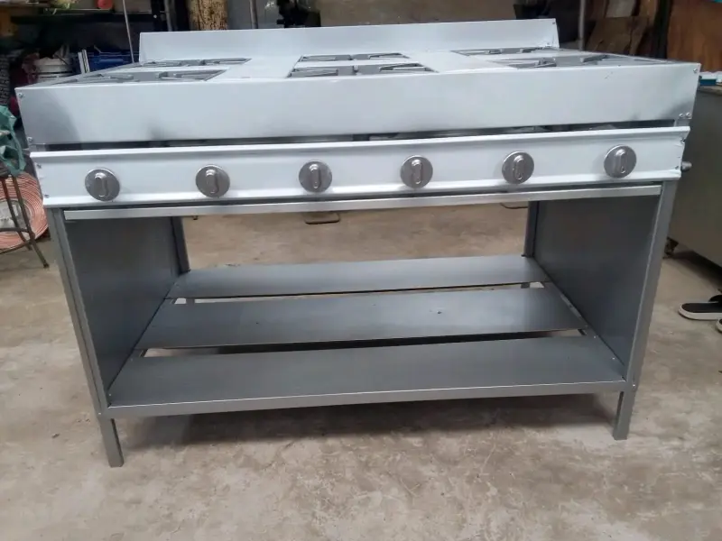 Cocina industrial de seis quemadores - 2