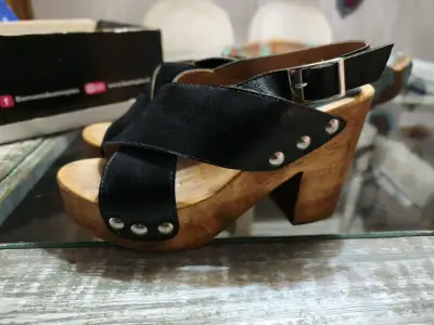 Sandalias negras de cuero - miniatura 2