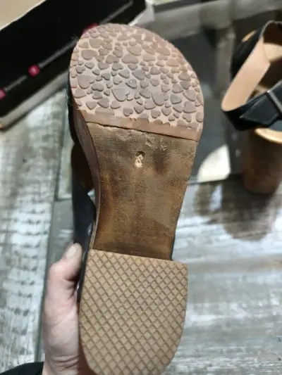 Sandalias negras de cuero - miniatura 3