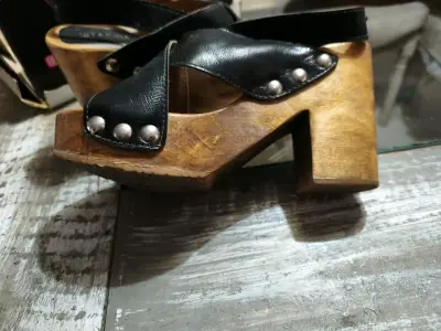 Sandalias negras de cuero - miniatura 5