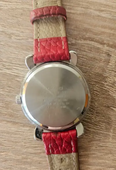 Reloj Casio con correa roja - miniatura 5