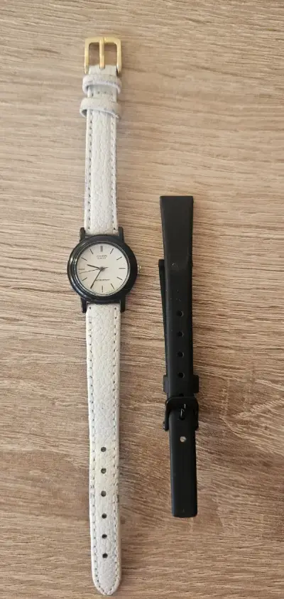 Reloj análogo con correa extra - miniatura 1