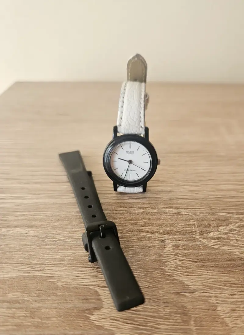 Reloj análogo con correa extra - 2