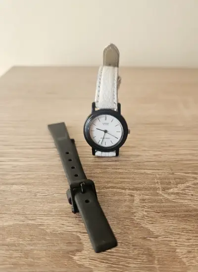 Reloj análogo con correa extra - miniatura 2