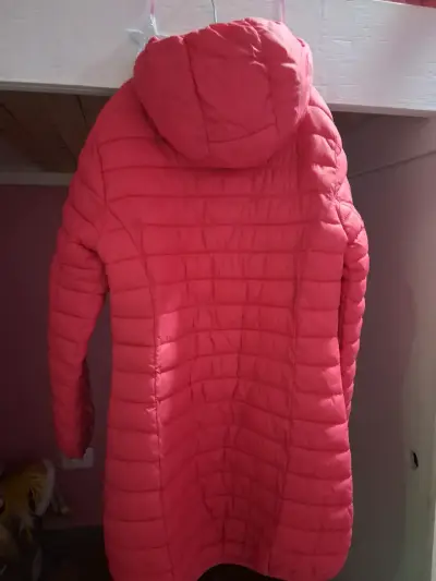 Parka acolchada color rojo niña talla 10 - miniatura 2
