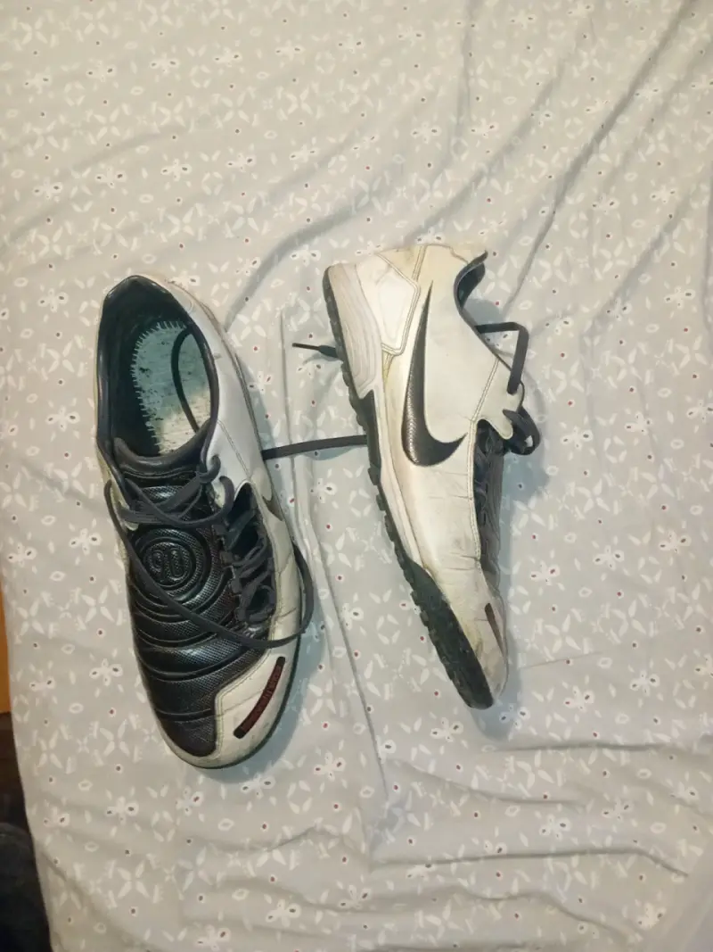 Zapatillas deportivas blancas y negras - 6