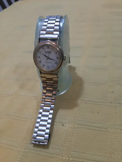 Reloj Casio Quartz Dorado vintage original - miniatura 2