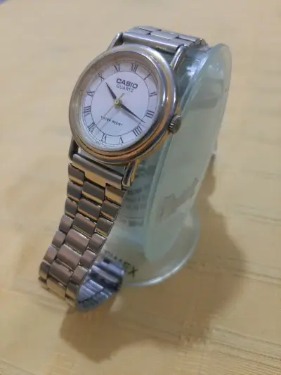 Reloj Casio Quartz Dorado vintage original - miniatura 3