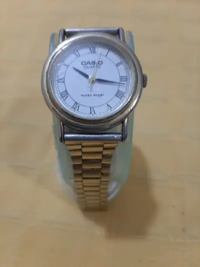 Reloj Casio Quartz Dorado vintage original - miniatura 4