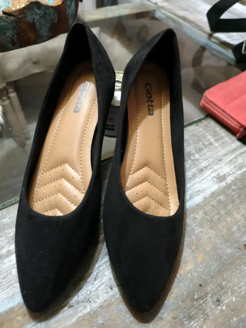 Zapatos de taco bajo negros Gotta