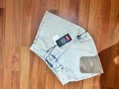 Shorts de mezclilla azul claro - miniatura 1