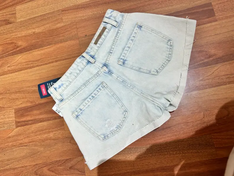 Shorts de mezclilla azul claro - 4