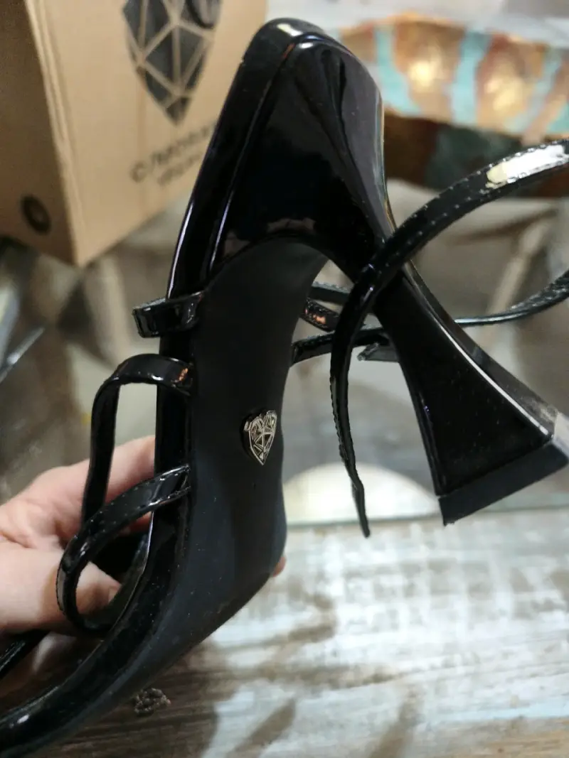 Sandalias negras de tacón - 4