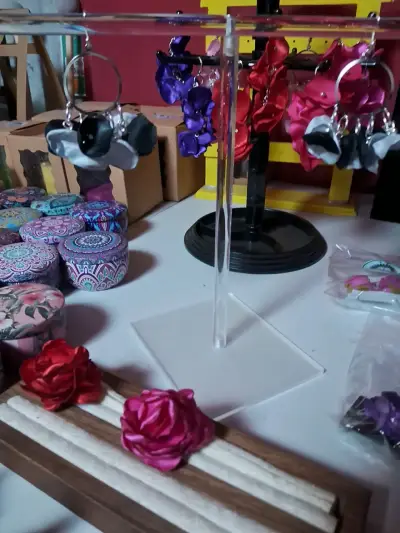 Aros colgantes con flores - miniatura 1