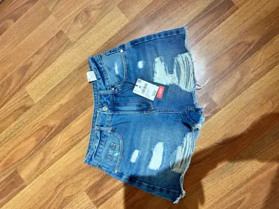 Shorts de mezclilla rasgados - miniatura 1