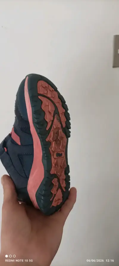 Zapatilla infantil negro y rosado - miniatura 3