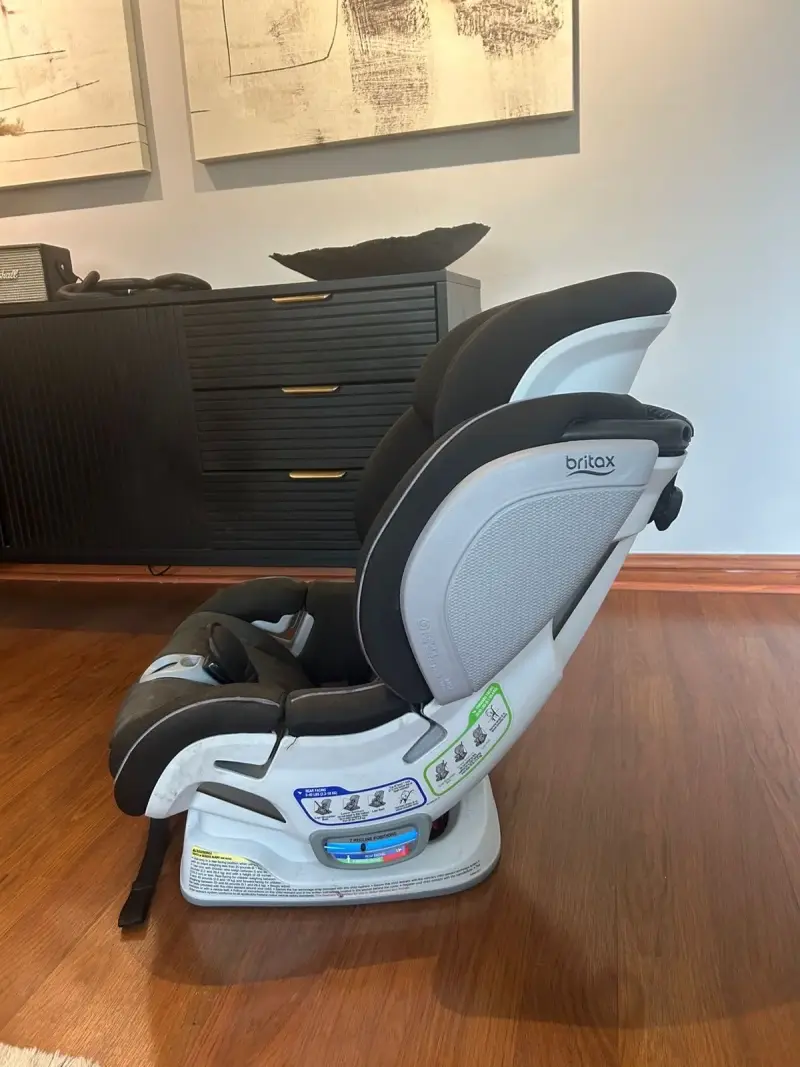 Silla de auto negra para bebé britax advocate - 2