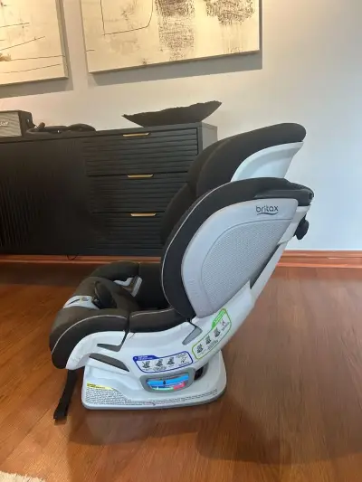 Silla de auto negra para bebé britax advocate - miniatura 2