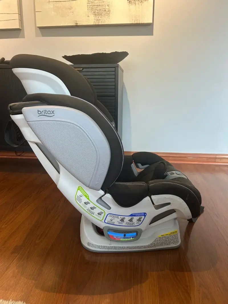 Silla de auto negra para bebé britax advocate - 3